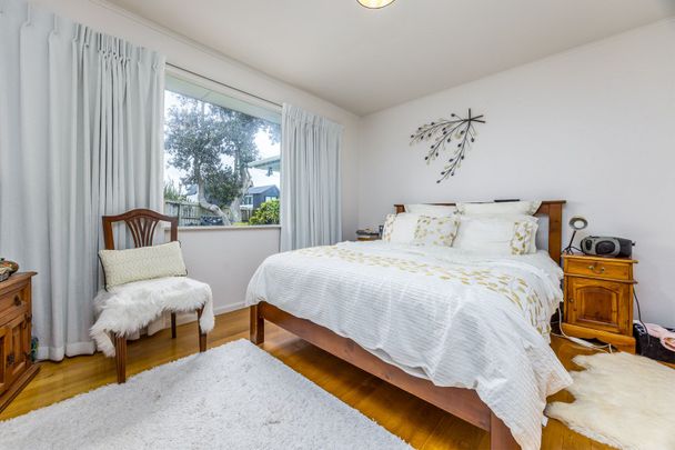 Comfortable Family Living in Sunnynook - Photo 1