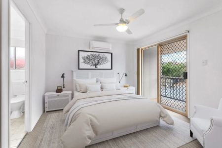 Modern Three-Bedroom Home with Private Courtyard and Entertaining Spaces - Photo 5