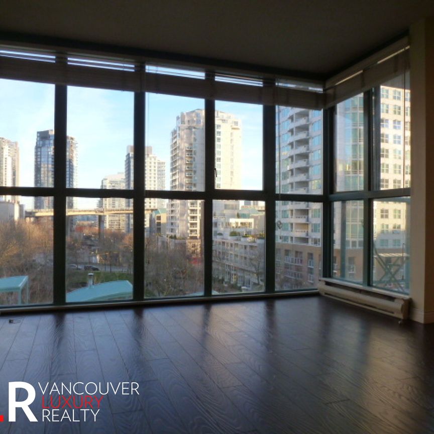 Condo in Downtown Vancouver, BC - Photo 1