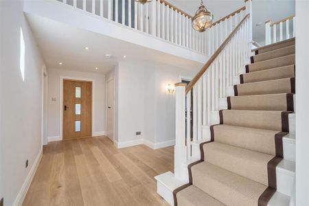5 bedroom detached house to rent - Photo 3