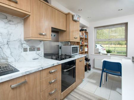 End of terrace house to rent on - Photo 2