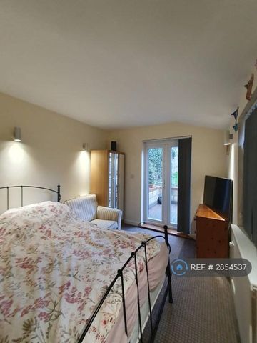 1 bedroom in a house share to rent - Photo 5