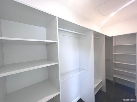 Freshly Renovated Beauty! - Photo 4