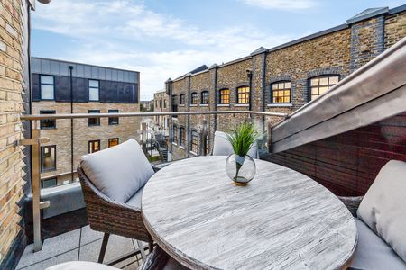 2 bed penthouse to rent - Photo 3