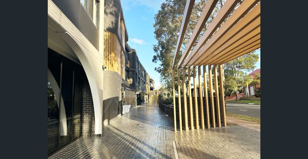 STUNNING TWO BEDROOM APARTMENT W/PARKING FOR LEASE - Photo 1