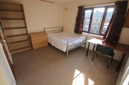 4 beds available in Durham - fully furnished, all-inclusive rent - Photo 2