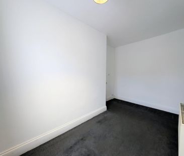2 bedroom end of terrace house to rent - Photo 4