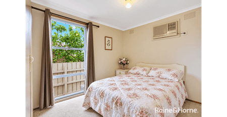 Spacious Family Home with a Generous Backyard! - Photo 5