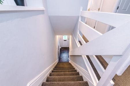 5 bedroom semi-detached house to rent - Photo 3