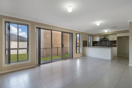 Spacious Family Home - Photo 2