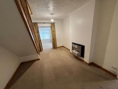 3 bedroom semi-detached bungalow to rent - Photo 4