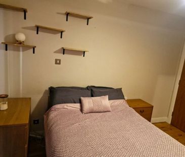 W11 Central Park, Belfast BT28ED - Photo 4