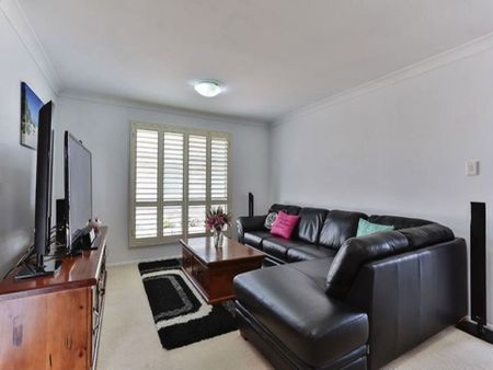 Immaculate Unit & Ideal Location&excl; - Photo 4