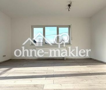 Schöne Wohnung mit Balkon und ggf. Küche im 1.OG * in Goddert - Foto 1