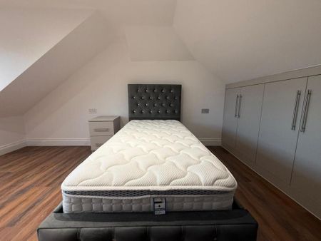 3 bedroom flat to rent - Photo 2