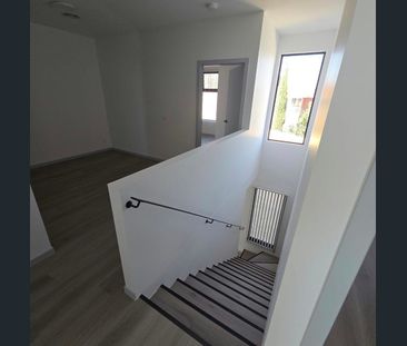 LOVELY 3 BEDROOM HOME - Photo 3