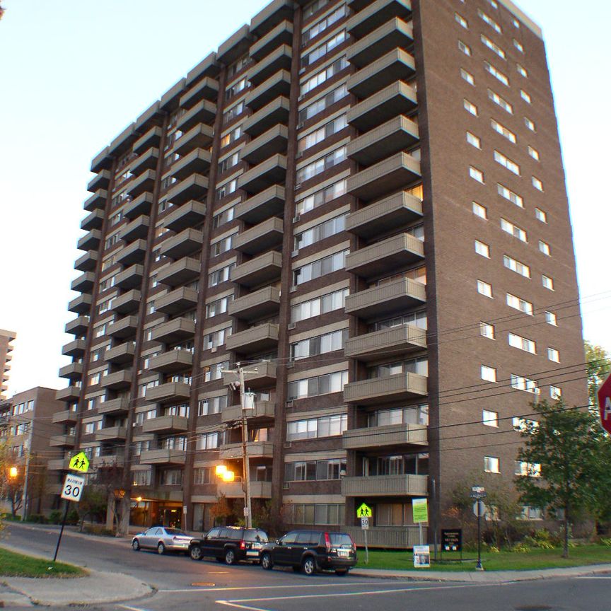 Penthouse 3 chambres à louer Côte-Saint-Luc à 5500 MacDonald - Photo 1