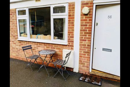 1 Bed Flat, Rockley Road, W14 - Photo 2