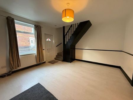 2 bedroom terraced house to rent - Photo 2