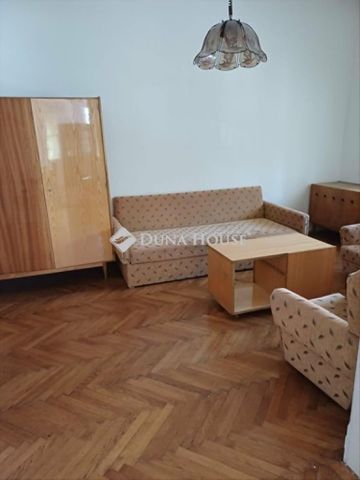 Kiadó átlagos állapotú lakás - Pécs - Fotó 2