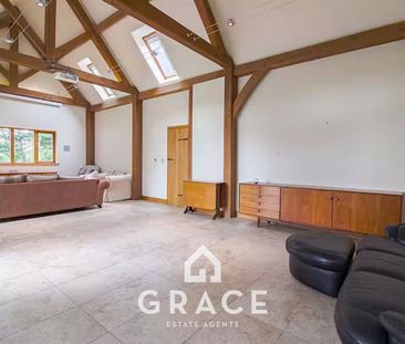 2 bedroom barn conversion to rent - Photo 2