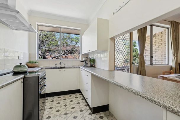 Sun Filled Apartment In Boutique Block Of Twelve With Elevated Parkside Outlook - Photo 1