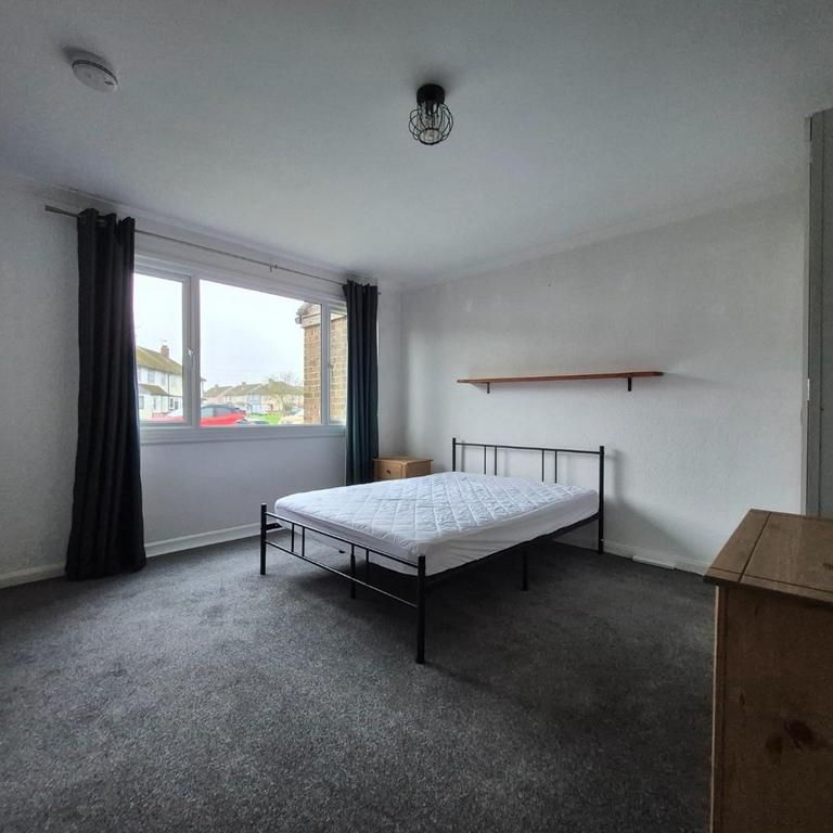 1 bedroom in a house share to rent - Photo 1
