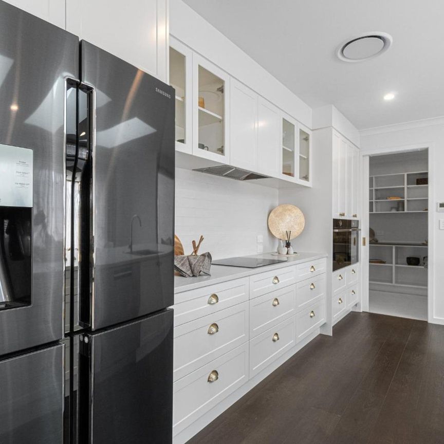 Spacious executive family home - Photo 1