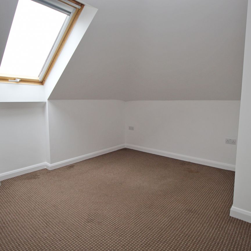 Mandeville Road, TW7, Isleworth - Photo 1