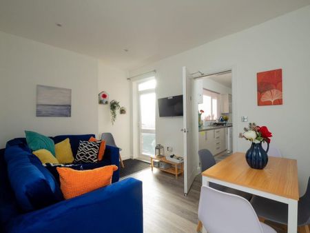 1 bedroom in a house share to rent - Photo 2