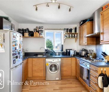 2 bedroom coach house to rent - Photo 3
