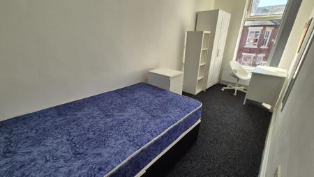 4 bedroom terraced house to rent - Photo 3