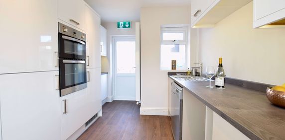 🌟Large Ensuite Room🌟 Bedroom C - Photo 2