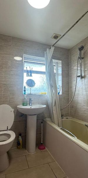 Long Drive, London, W3 7PJ - Photo 2