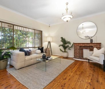 A Charming Freestanding Home in a Peaceful Cul-de-sac - Photo 2