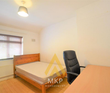 4 bedroom terraced house to rent - Photo 5