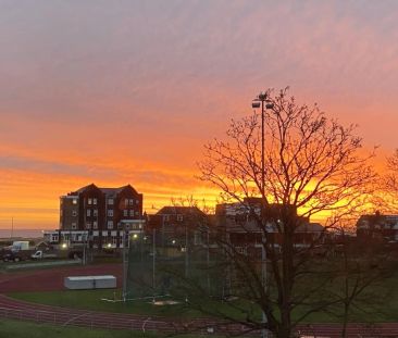 First floor flat within this well established mansion style block, ... - Photo 6