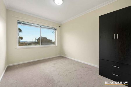 Charming Three-Bedroom Home Opposite the Oval – Space, Comfort &... - Photo 5