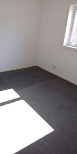 To Let Studio - Photo 4