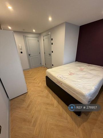 1 bedroom in a house share to rent - Photo 5