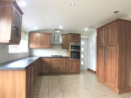 4 bedroom semi-detached to rent Priory Avenue, Swavesey - Photo 1