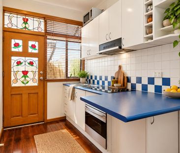 Spacious Apartment in Central Location - Photo 2