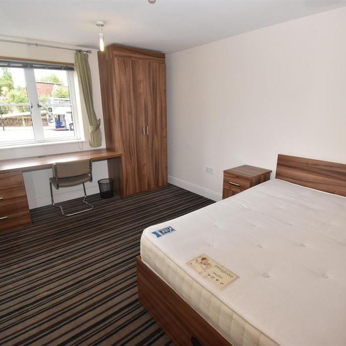 5 bedroom flat to rent - Photo 1