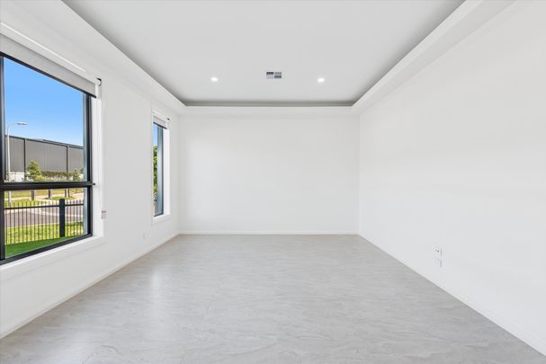 18 Bremer Circuit, Keysborough VIC 3173 - House For Rent | Domain - Photo 1