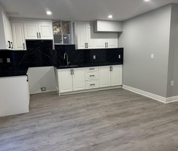 For Lease - 534 Daniel Clark Way, Oakville, Ontario - Photo 3