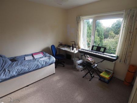 4 bedroom end of terrace house to rent - Photo 4