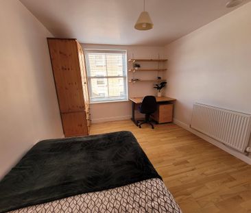 Room 4 Available, 12 Bedroom House, Willowbank Mews – Student Accommodation Coventry - Photo 3