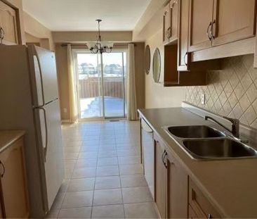 For Lease - 231 Dicenzo Drive, Hamilton, Ontario - Photo 3