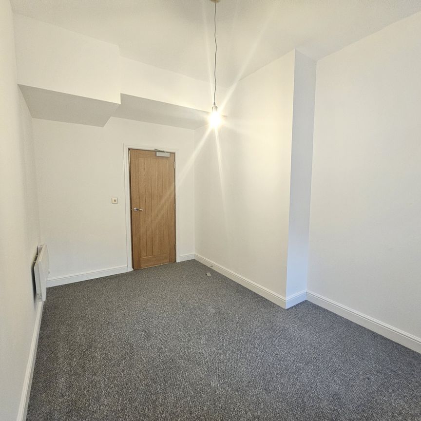 1 bedroom flat Town Centre - Photo 1