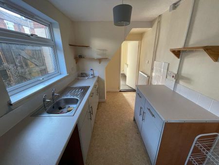 3 bedroom end of terrace house to rent - Photo 4